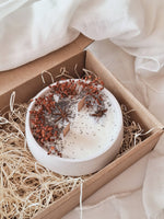 Load image into Gallery viewer, Soy floral candle in cement jar – Woody aroma
