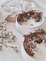 Load image into Gallery viewer, Soy floral candle in cement jar – Woody aroma
