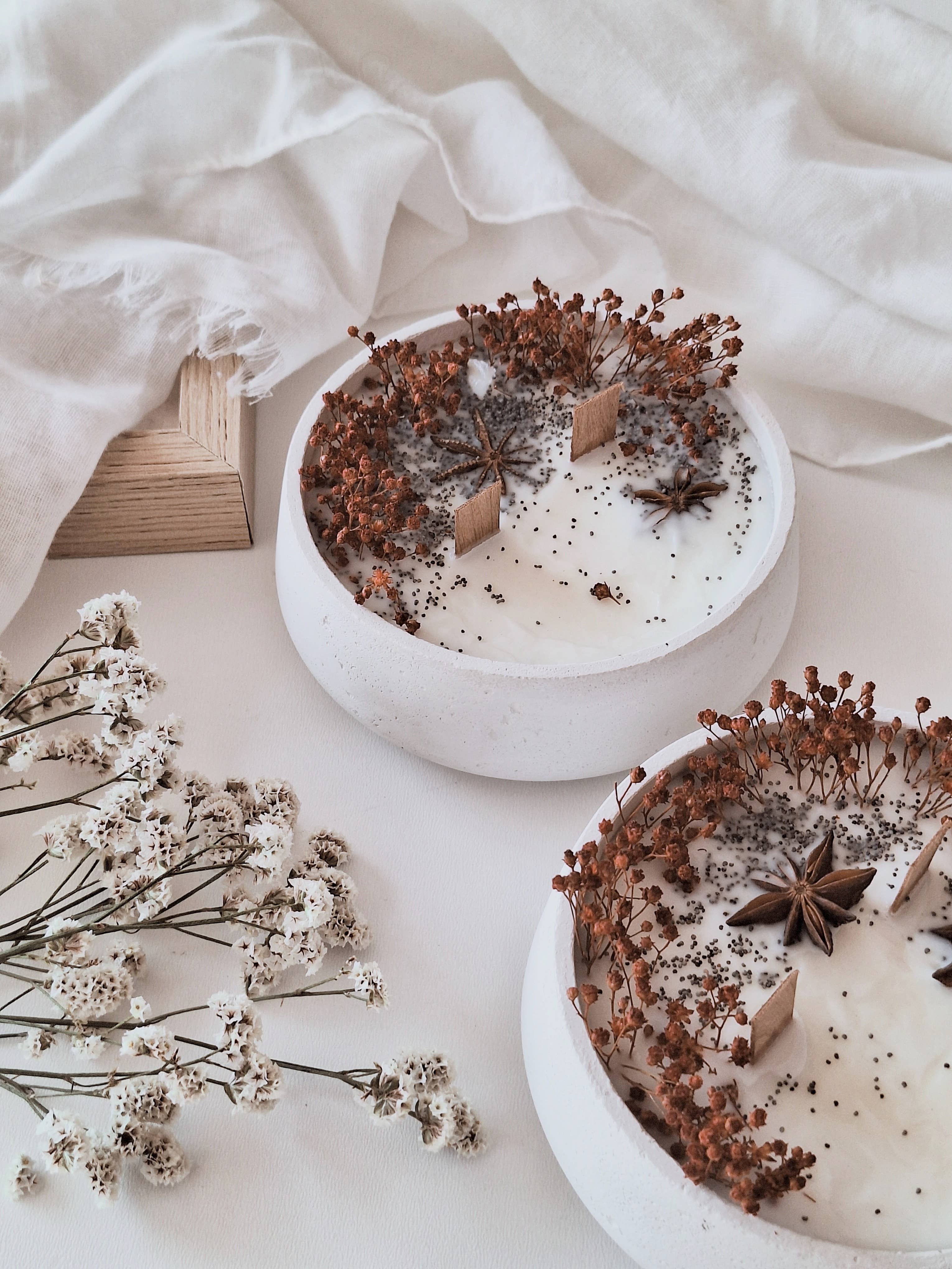 Soy floral candle in cement jar – Woody aroma