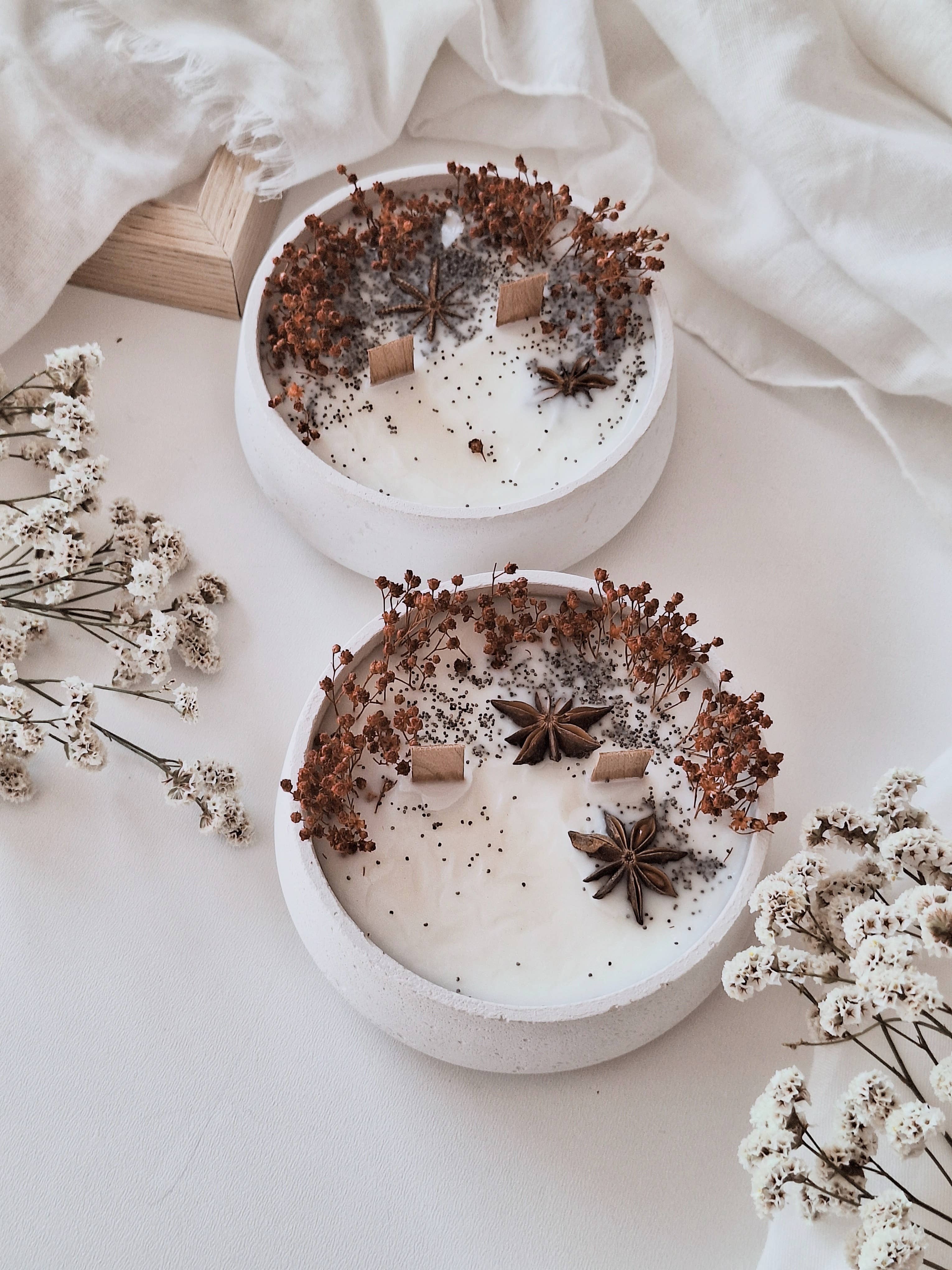 Soy floral candle in cement jar – Woody aroma