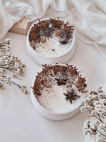 Load image into Gallery viewer, Soy floral candle in cement jar – Woody aroma
