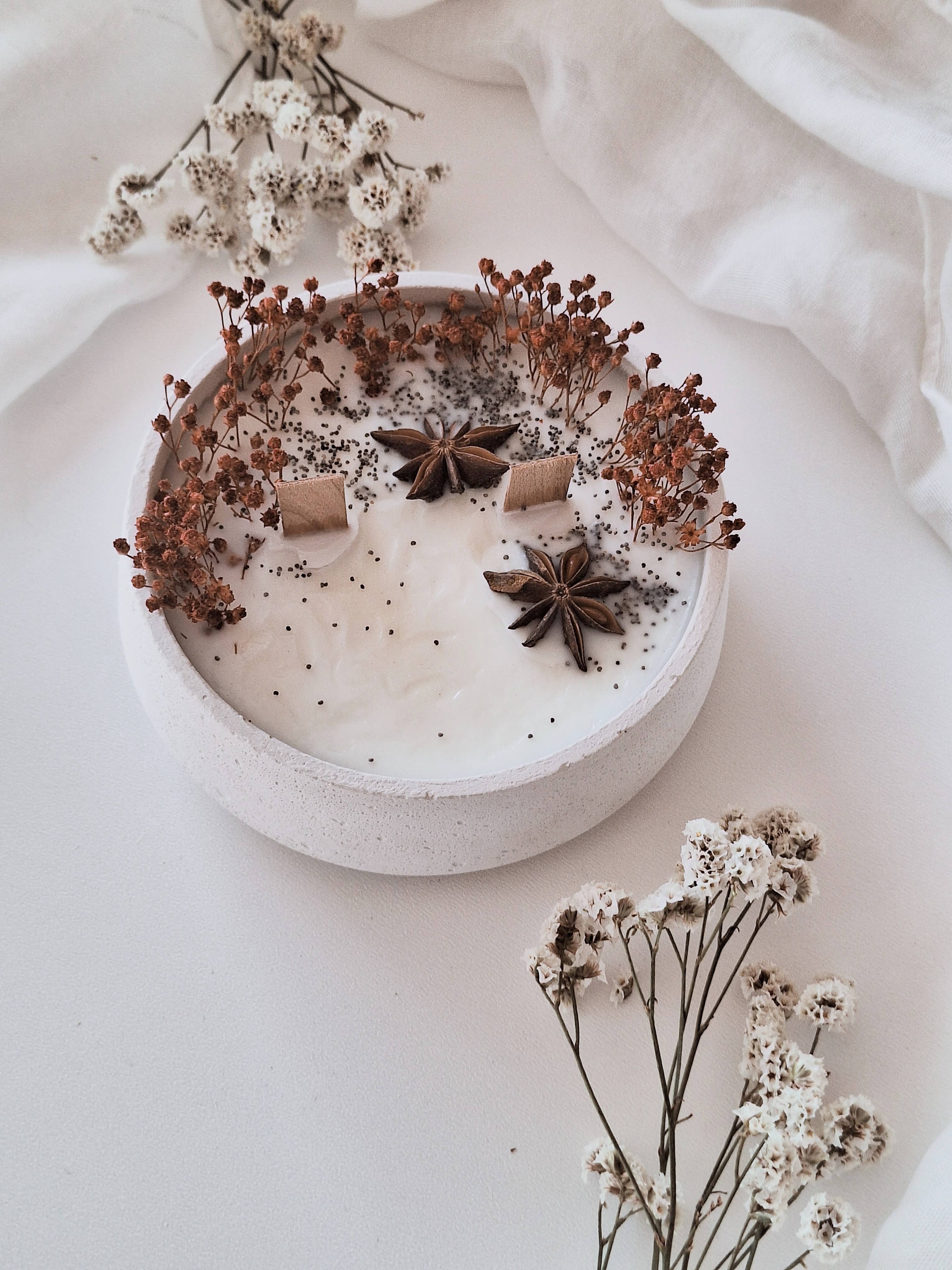 Soy floral candle in cement jar – Woody aroma