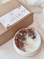 Load image into Gallery viewer, Soy floral candle in cement jar – Woody aroma
