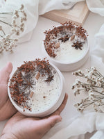 Load image into Gallery viewer, Soy floral candle in cement jar – Woody aroma
