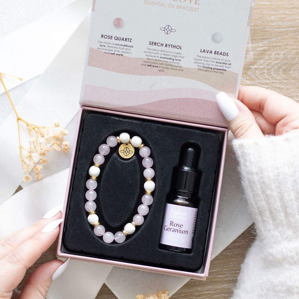 Zapestnica IMEJ SE RADA s kristalom ROSE QUARTZ in eteričnim oljem ROSE GERANIUM