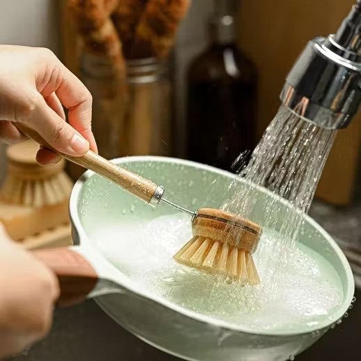 ARYA. Wooden Dish Brush Set | 4 Kitchen Washing Up Brushes & One  Replacement Head | Bamboo & Natural Fibers | Eco Friendly Wooden Pot Brush  Scourer