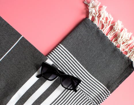 TOWEL TO GO MALIBU HAMAMTUCH IN SCHWARZ